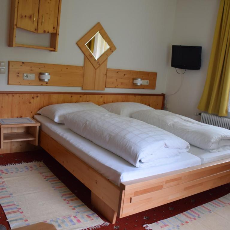 Pension Appartement Ambrosi - Doppelzimmer mit Balkon - 2