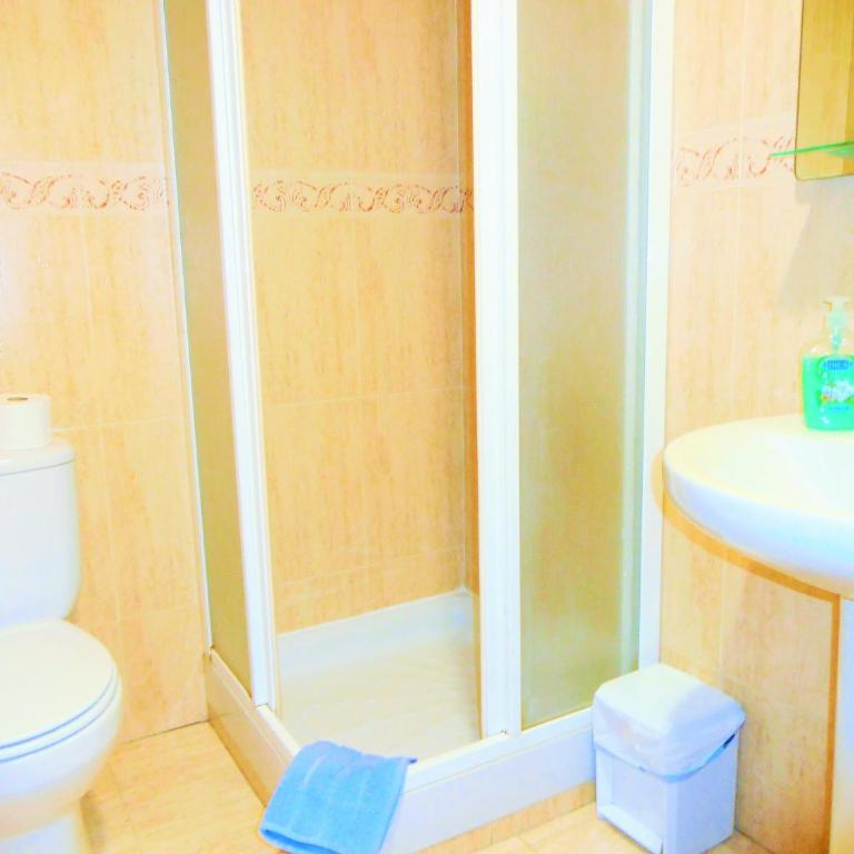 Martin House & Granada - Family Room with Private Bathroom - 41