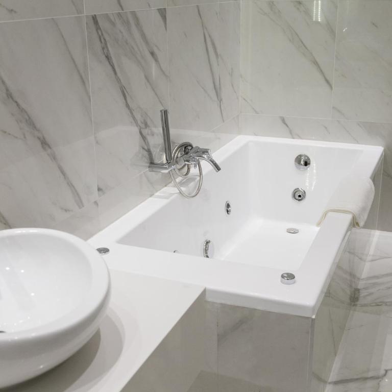 Hotel Land Plaza La Plata - Suite con cama extragrande - 5