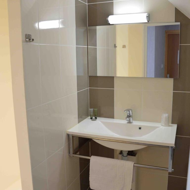 Auberge Le Vieux Chaillol - Chambre Triple avec Douche - 1