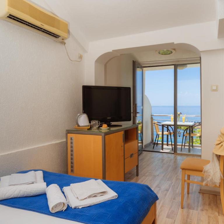 Hotel Savojo - Double Room with Sea View - 3