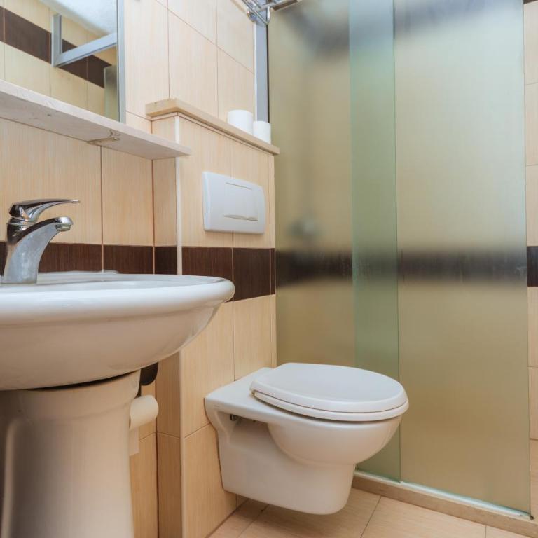 Hotel Savojo - Dvokrevetna Soba s Bračnim Krevetom u Prizemlju - 17