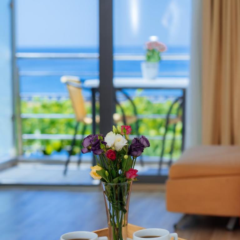 Hotel Savojo - Double Room with Balcony and Sea View - 8