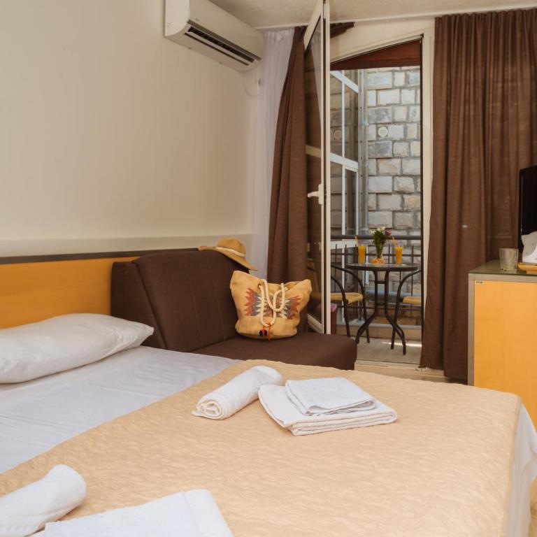 Hotel Savojo - Double Room with Balcony - 6