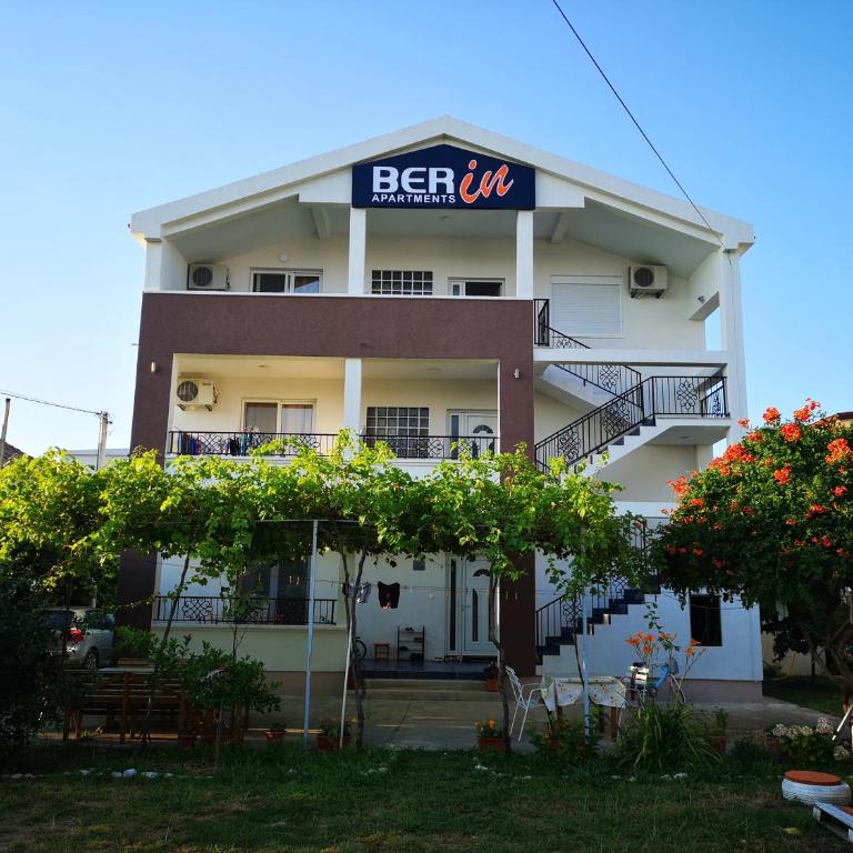 Berin Apartments - One-Bedroom Apartment with Terrace - 5