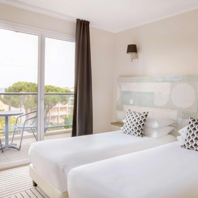 Best Western Plus Antibes Riviera - Chambre Lit King-Size Deluxe avec Balcon - Vue sur Mer - Non-Fumeurs - 2