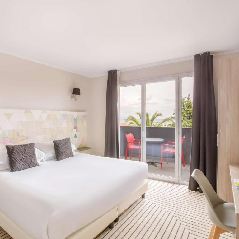 Best Western Plus Antibes Riviera - Chambre Lit King-Size Deluxe avec Balcon - Vue sur Mer - Non-Fumeurs - 3