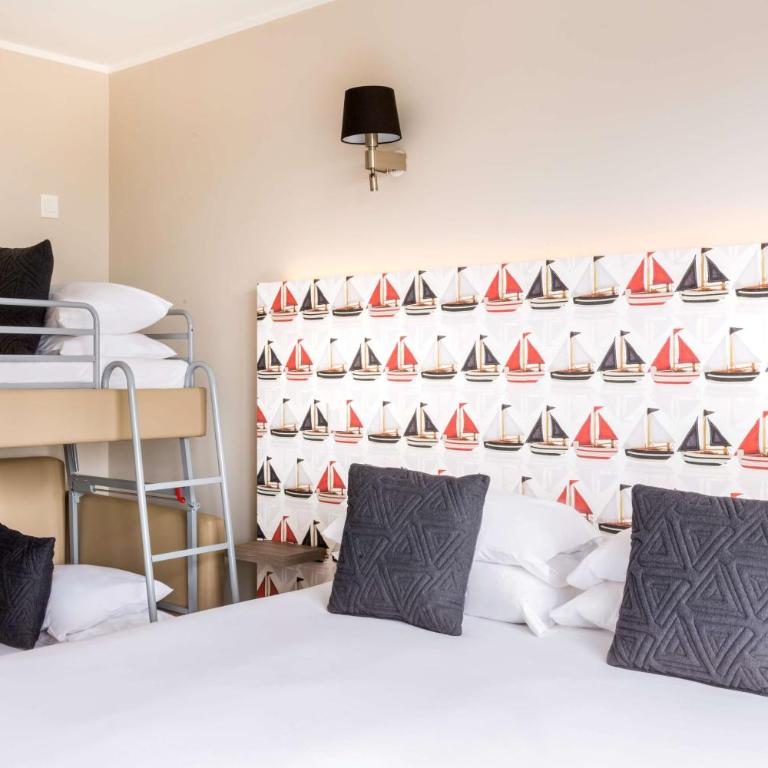 Best Western Plus Antibes Riviera - Chambre Familiale avec 1 Lit Queen-Size et 1 Lit Simple Superposé - Non-Fumeurs - 1