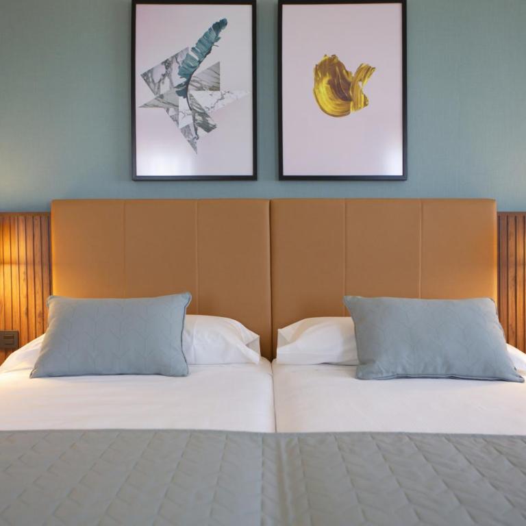 Riu Plaza España - Deluxe Family Twin Room - 1