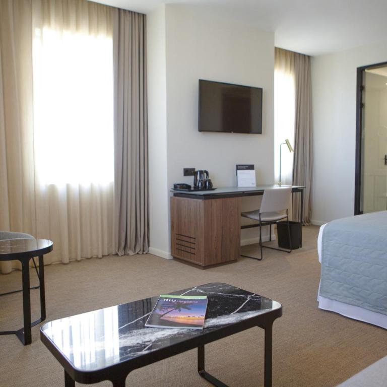 Riu Plaza España - Deluxe Superior King Room - 3