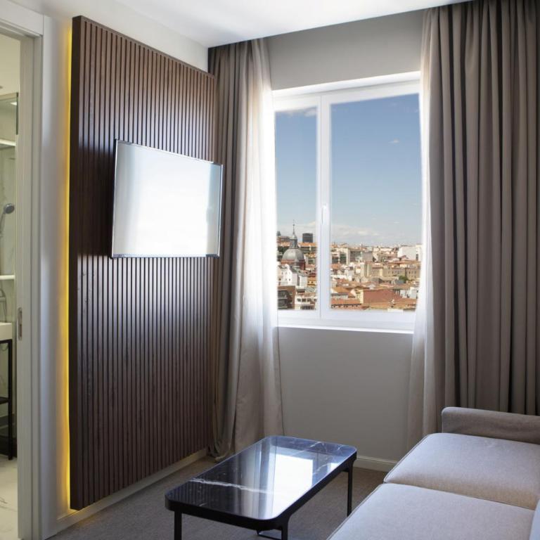 Riu Plaza España - Deluxe Family Twin Room - 2
