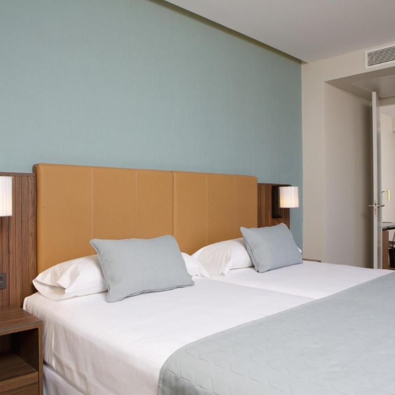 Riu Plaza España - Deluxe Family Twin Room - 6