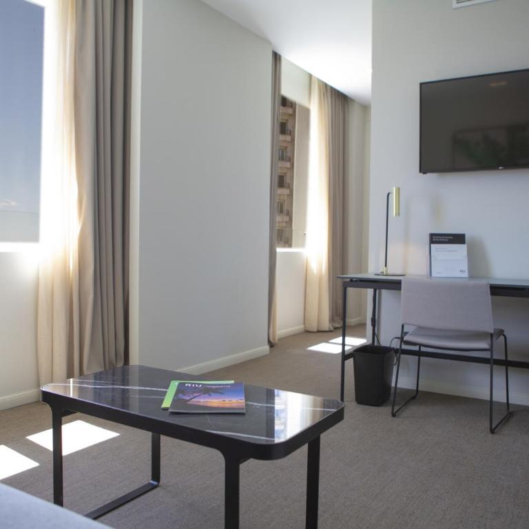 Riu Plaza España - Deluxe Family King Room - 2