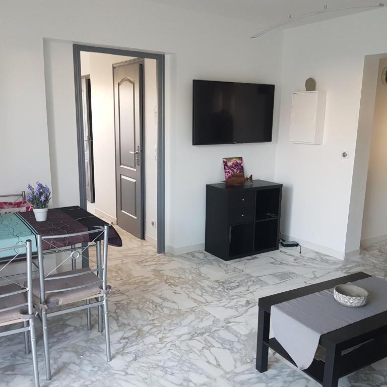 T2 DE 40 M2 EN REZ DE JARDIN Avec parking CARNON PLAGE - Appartement 1 Chambre - 2