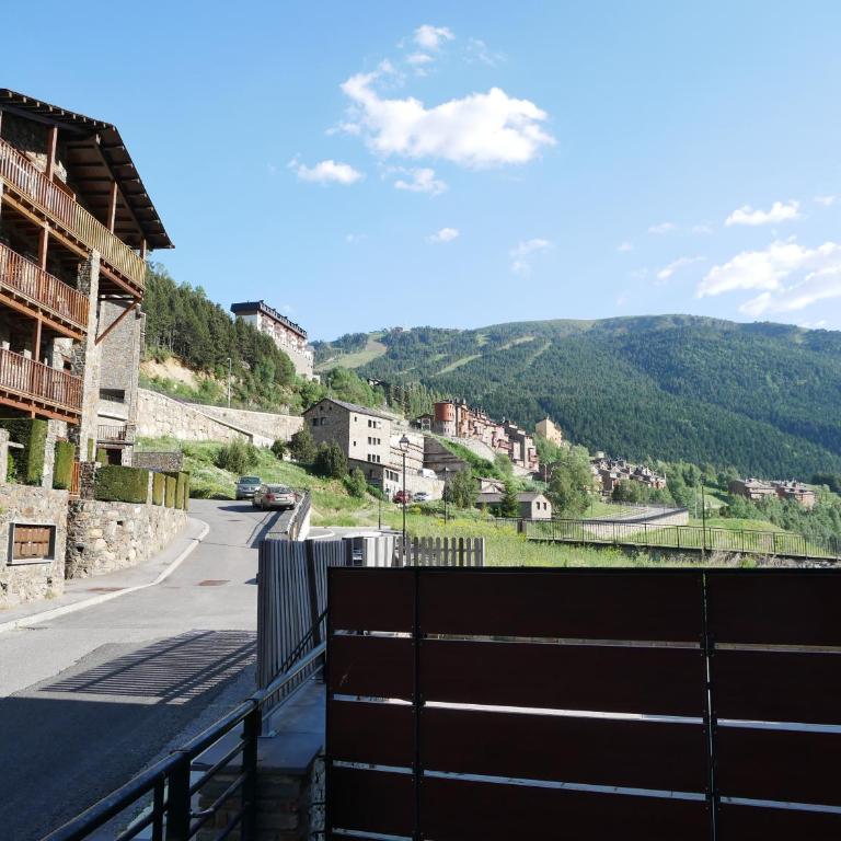 AC Apartaments Cabirol Incles - Apartamento con terraza - 3