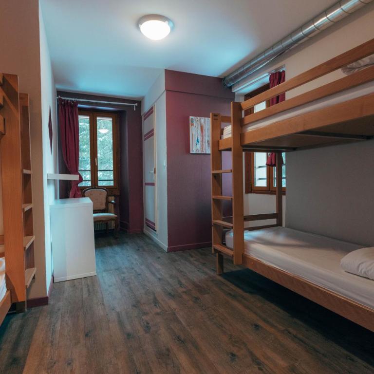 1861 Châtel Hostel - Chambre Quadruple avec Douche - 1