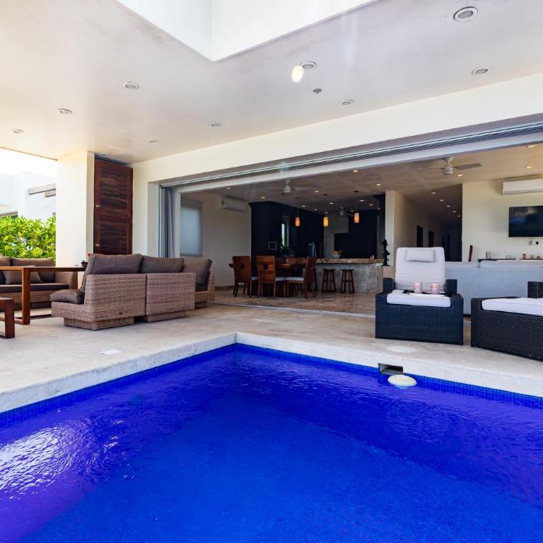 Casa Martini- Oceanfront private pool house for 6 - Three-Bedroom House - 34