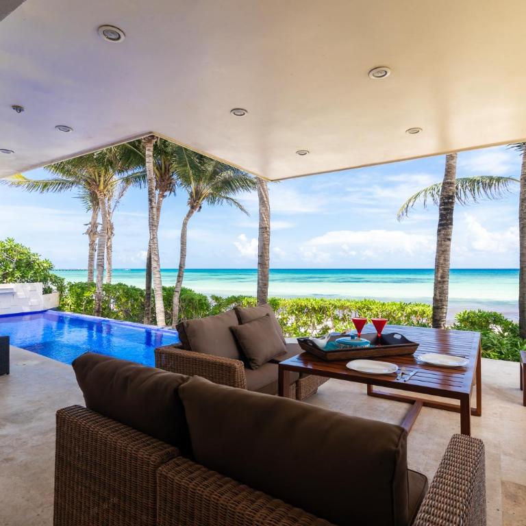 Casa Martini- Oceanfront private pool house for 6 - Three-Bedroom House - 1