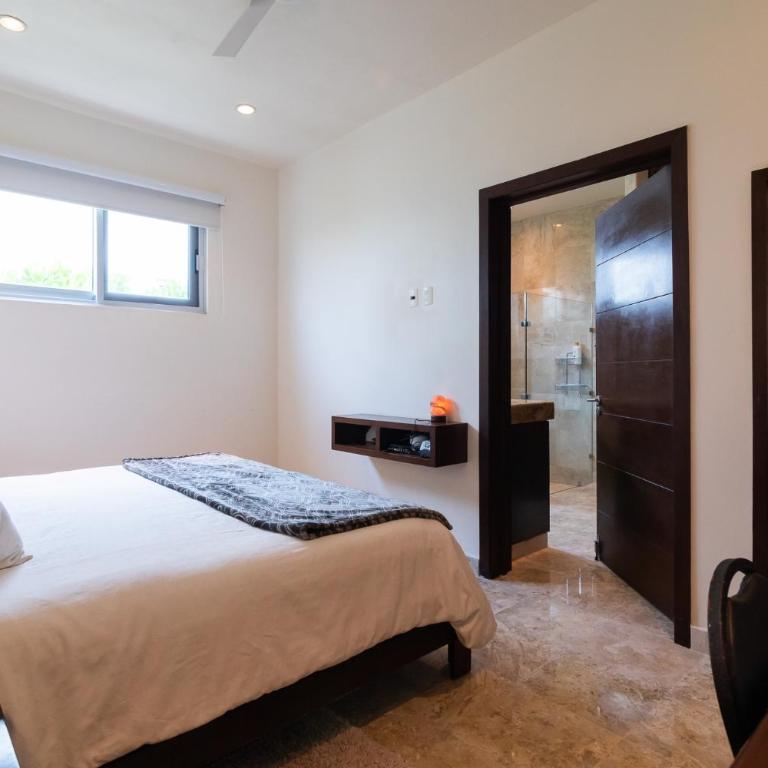 Casa Martini- Oceanfront private pool house for 6 - Three-Bedroom House - 15