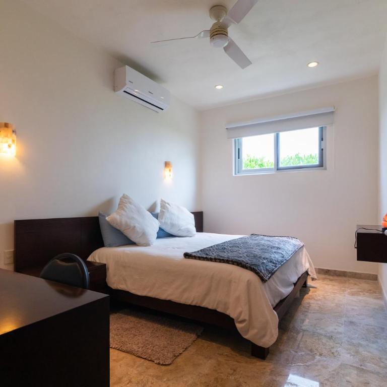 Casa Martini- Oceanfront private pool house for 6 - Three-Bedroom House - 19