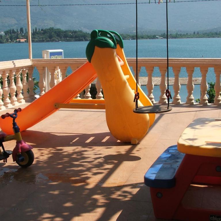 Apartments Klakor - Two-Bedroom Apartment with Balcony and Sea View - 2