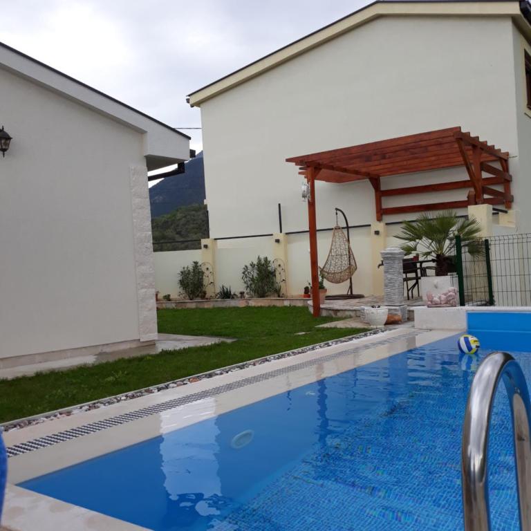 Vila Pelinovo - Three-Bedroom Villa - 1