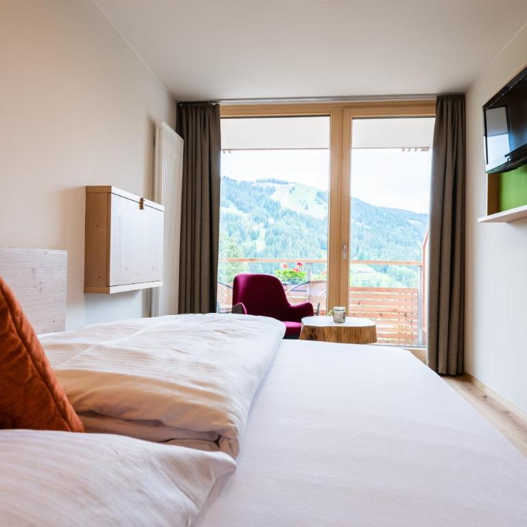 Bio-Berghotel Ifenblick - Standard Zimmer mit Queensize-Bett - 2
