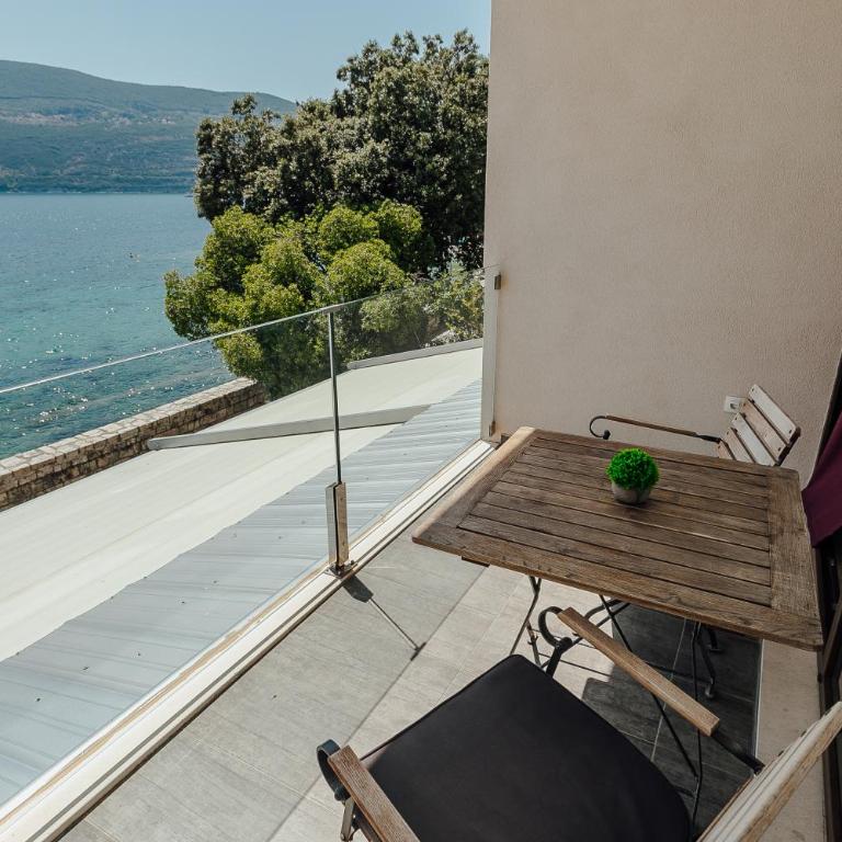 Apartments Joy - Studio Apartment with Sea View - 2