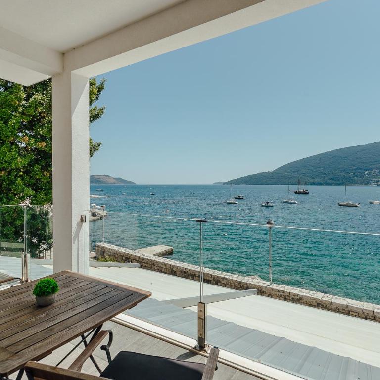 Apartments Joy - Studio Apartment with Sea View - 3