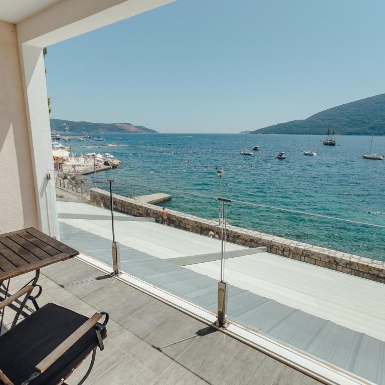 Apartments Joy - Studio Apartment with Sea View - 9