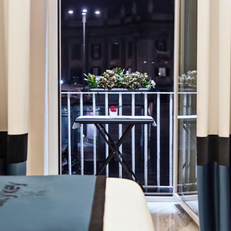 Citykey Napoli - Bed & Breakfast - Camera Deluxe Matrimoniale/Doppia con Letti Singoli con Balcone - 2