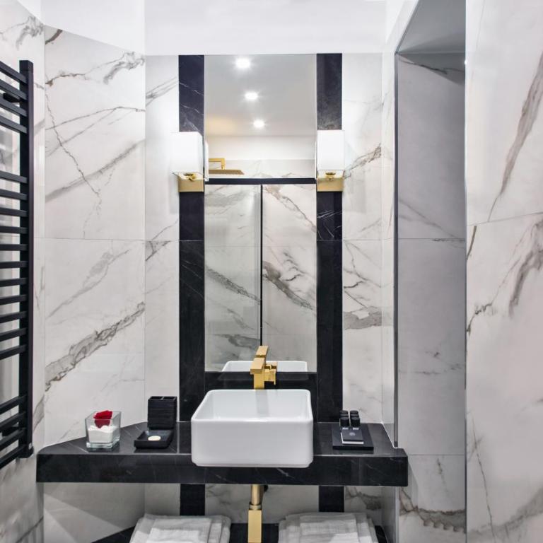 Citykey Napoli - Bed & Breakfast - Camera Matrimoniale Deluxe con Balcone - 1
