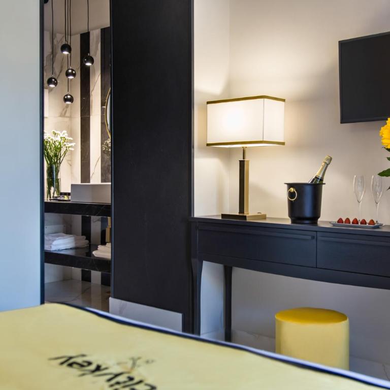 Citykey Napoli - Bed & Breakfast - Camera Matrimoniale Deluxe con Balcone - 4