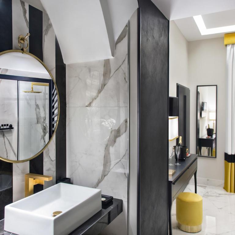 Citykey Napoli - Bed & Breakfast - Camera Matrimoniale Deluxe con Balcone - 2