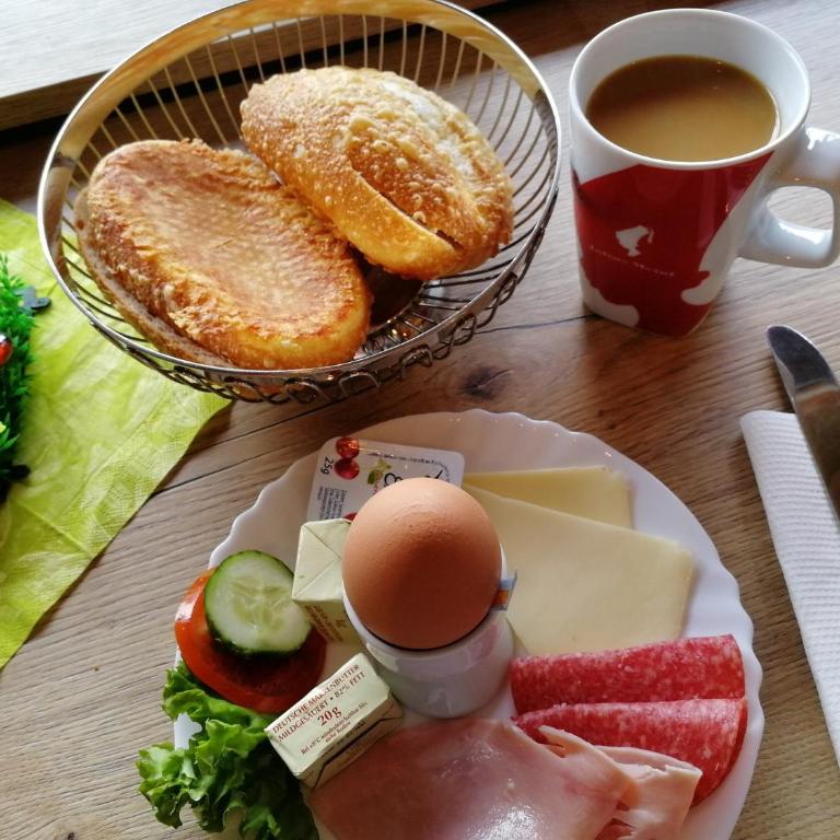 Gästehaus Isler - Zweibettzimmer mit Dusche - 5