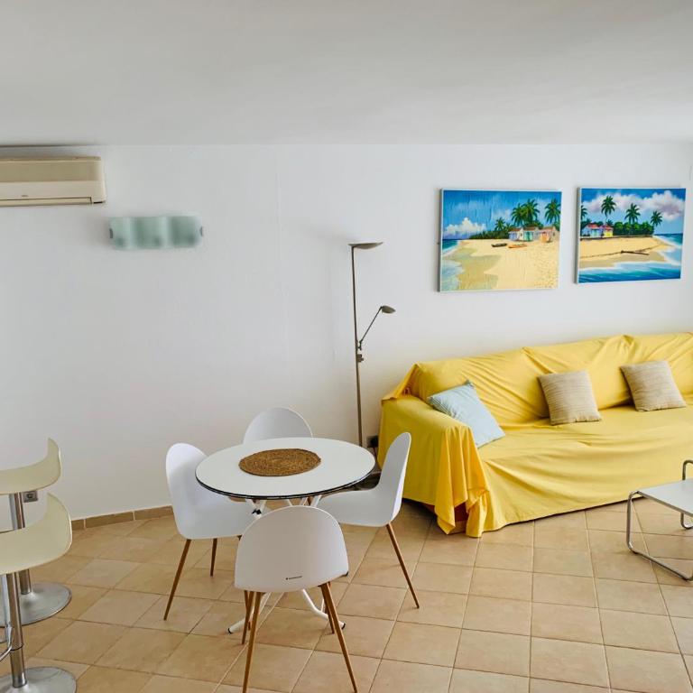 Los Flamencos, frontal al mar y playa a 10 metros - Apartment - 12