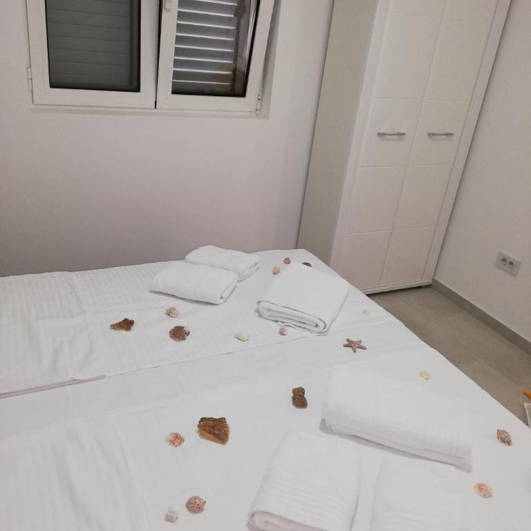 Dolores Apartments - One-Bedroom Apartment - 16
