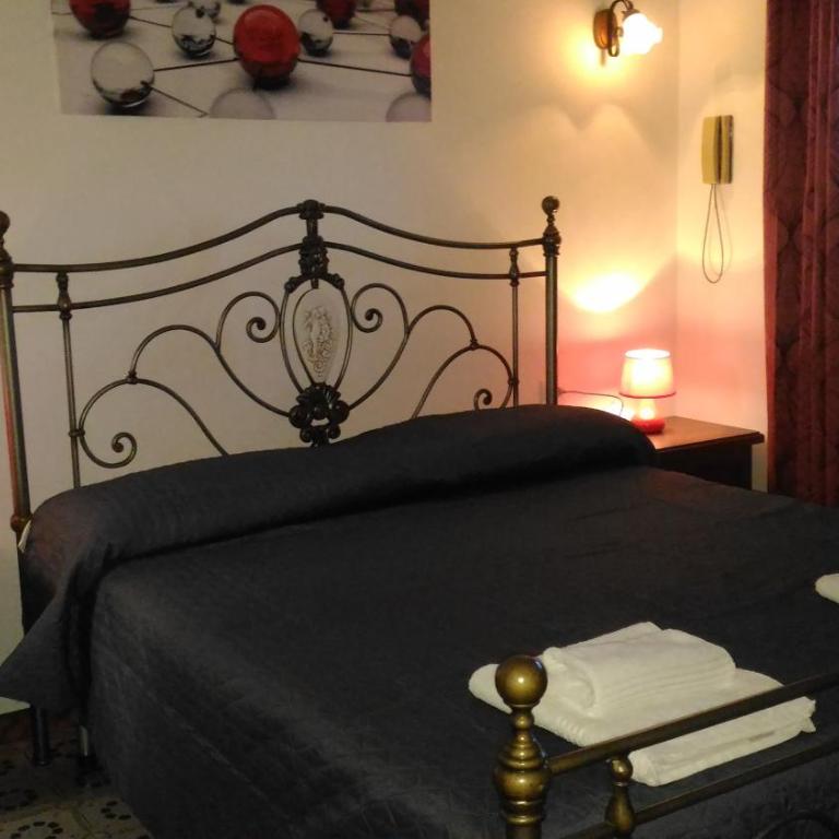 Hotel California - Standard Double or Twin Room - 1
