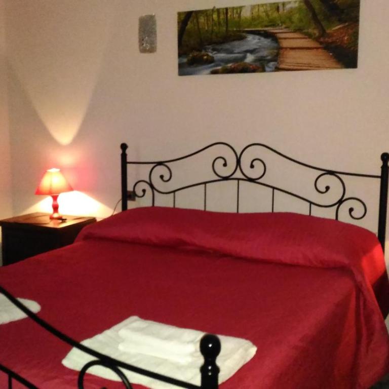 Hotel California - Double or Twin Room with Private Bathroom - 1