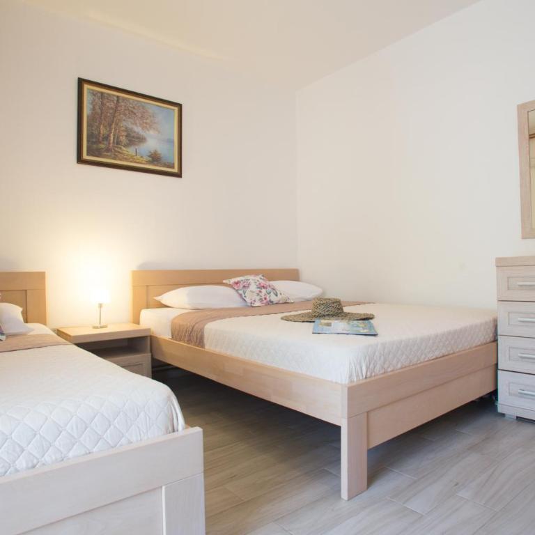 Apartments Radojević - Family Studio with Mountain view - 4