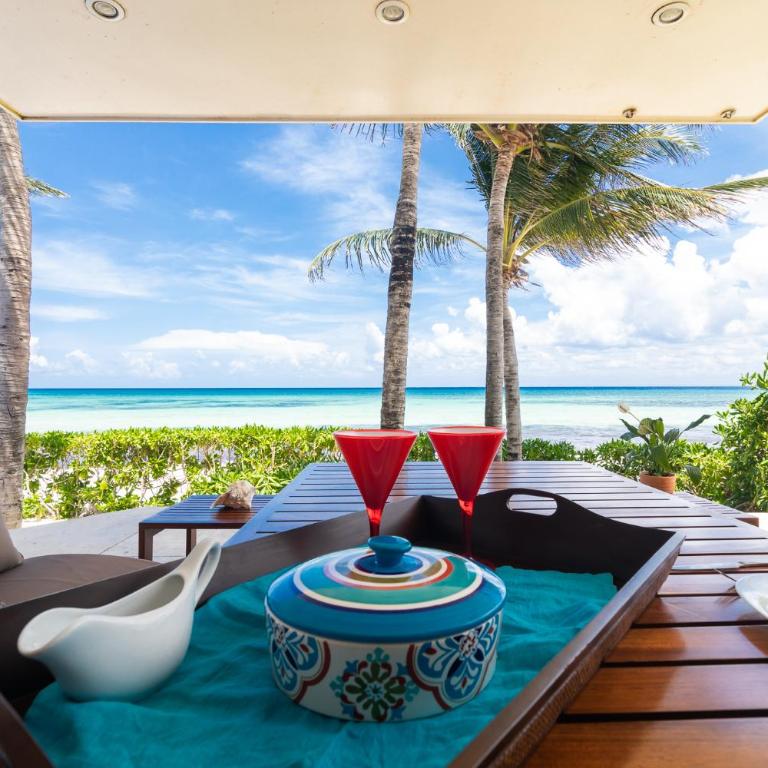 Casa Martini- Oceanfront private pool house for 6 - Three-Bedroom House - 4