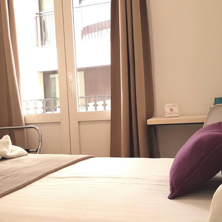 Hostal la Palmera - Single Room with Shared Bathroom - 2