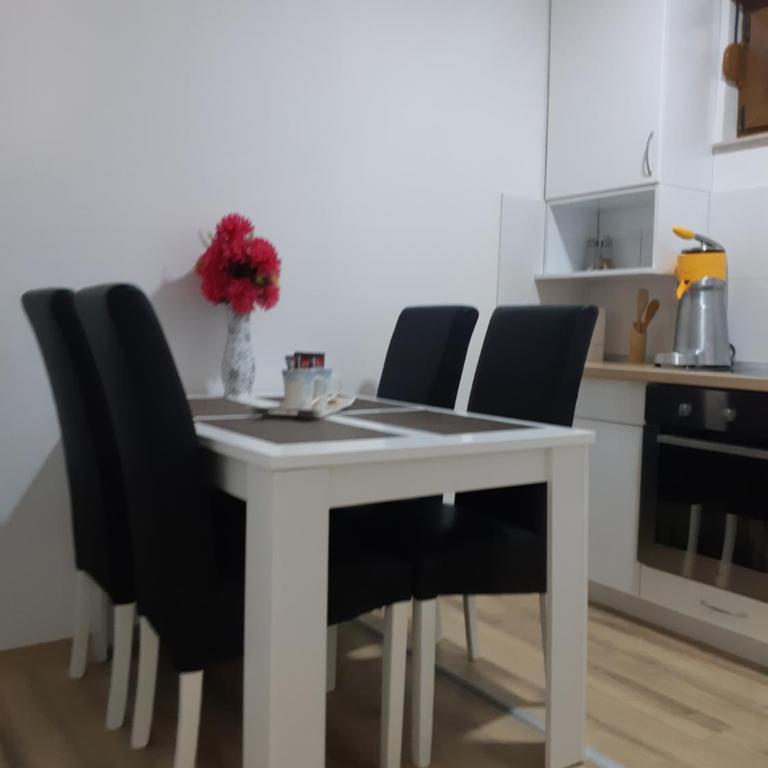 Apartments Kapetanovina - Two-Bedroom Apartment - 11
