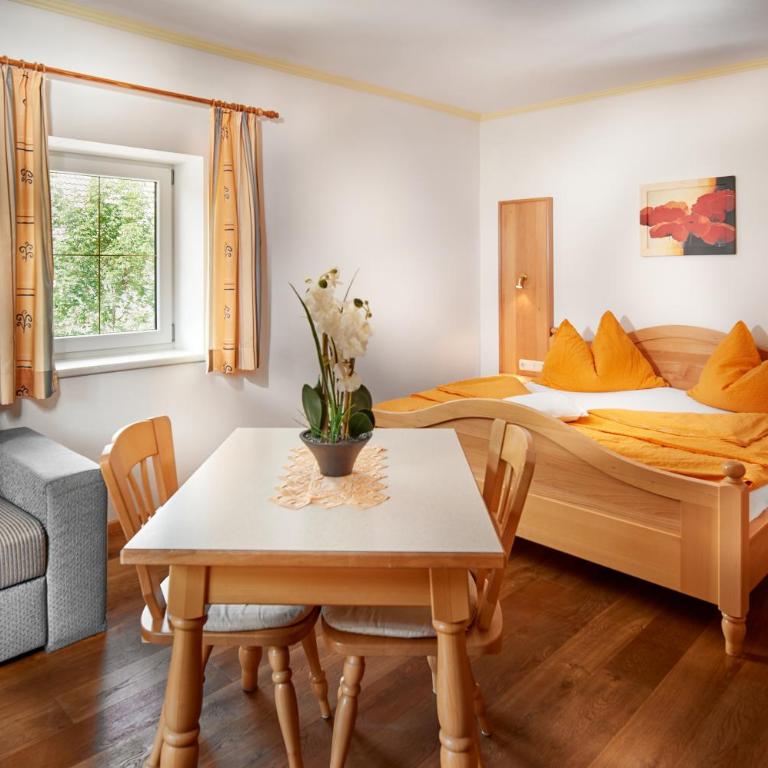 Haus Obermühle - Doppelzimmer mit Balkon - 3
