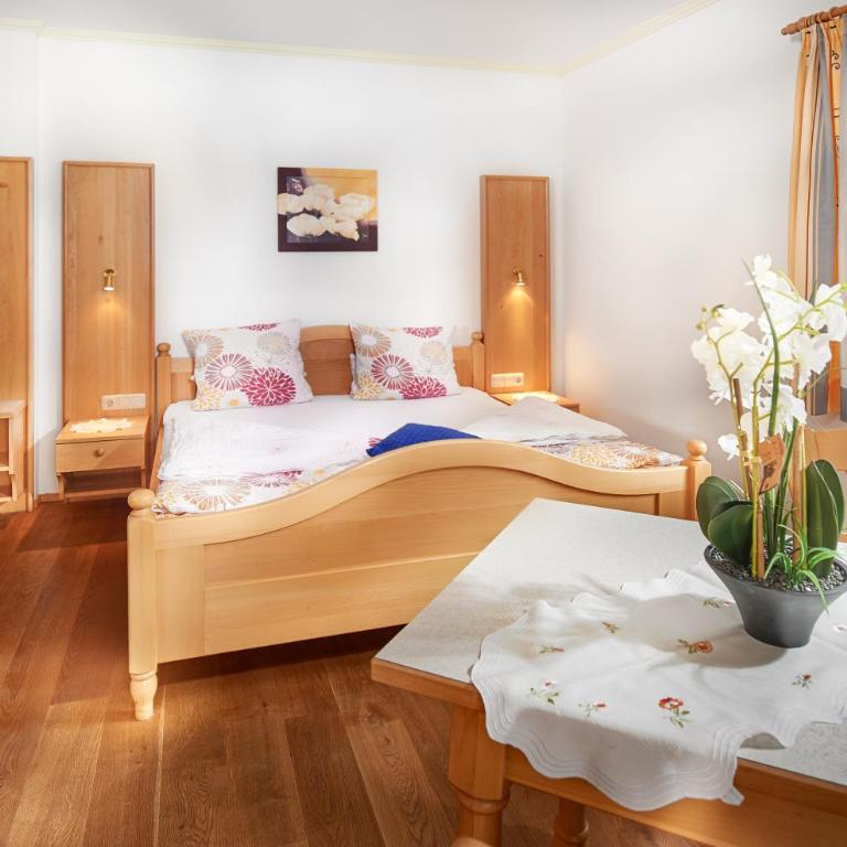Haus Obermühle - Doppelzimmer mit Balkon - 2