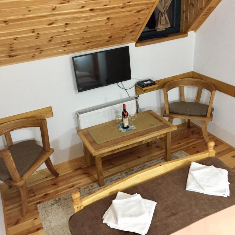 B&B Izvor - Dvokrevetna Soba sa Bračnim Krevetom i Sopstvenim Kupatilom - 3
