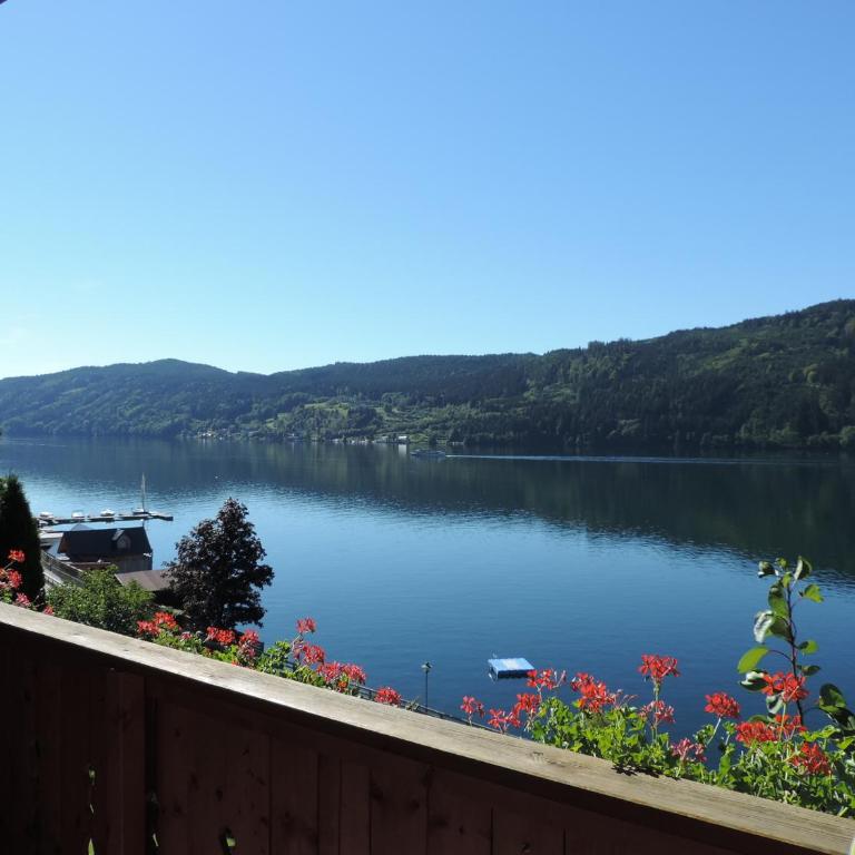 Pension Sedlak - Doppelzimmer mit Seeblick - 4