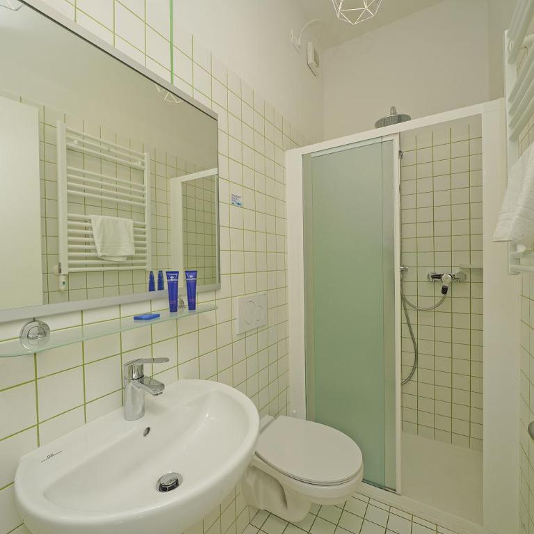Residence Arca - Appartamento Deluxe con 2 Camere da Letto e Balcone o Terrazza con Vista Lago - 4
