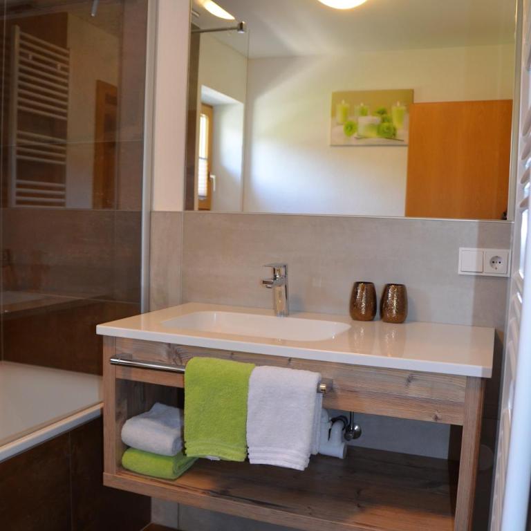 Appartements Gadenstätter - Apartment mit Balkon - 11