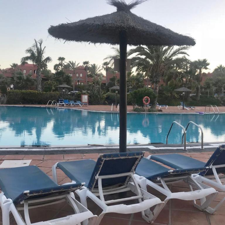 MY PRETTY HOME - Lovely and spacious surrounded by tropical gardens - private covered and uncovered terrace - pool - parking - FREE FIBRE OPTIC INTERNET - Apartamento con vistas a la piscina - 40